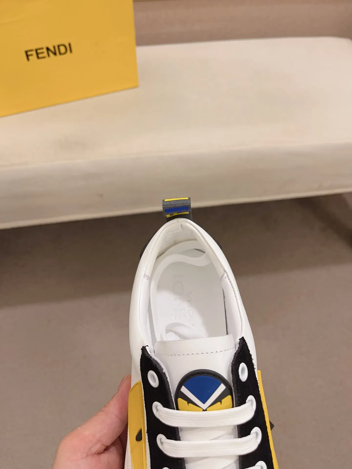 Men's shoes💰: 400💰[Fendi] Fendi's latest casual shoes for men! Available at counters simultaneously! A one-to-one replica of the original. All imported official website one-to-one cowhide fabric. The interior is made of top-grade sheepskin, and the original factory-supplied rubber outsole is used. Leading new fashion concepts. Matching code: 38-44. (can be customized for 45 non-refundable)